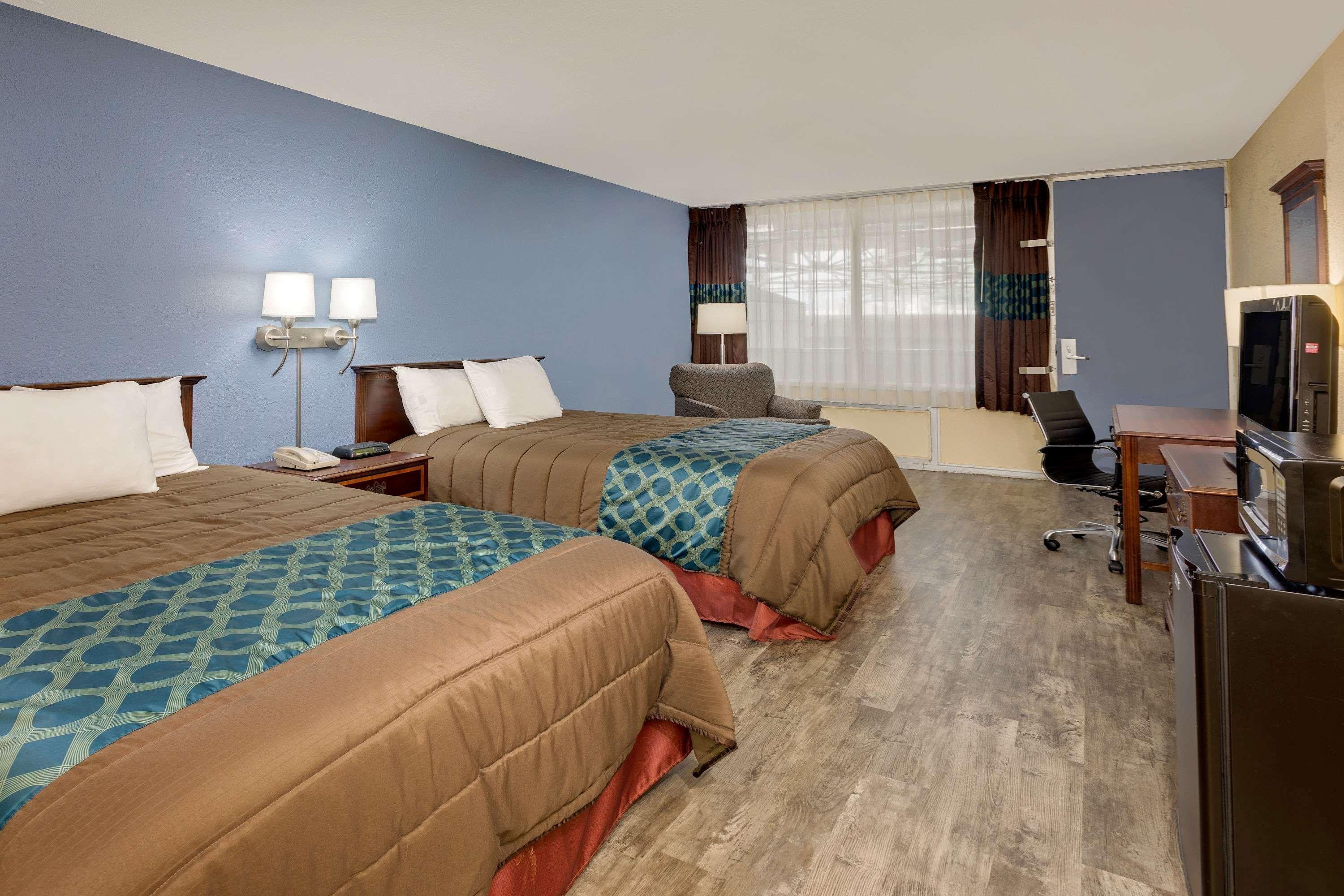 Days Inn By Wyndham Montgomery Near Aum Extérieur photo