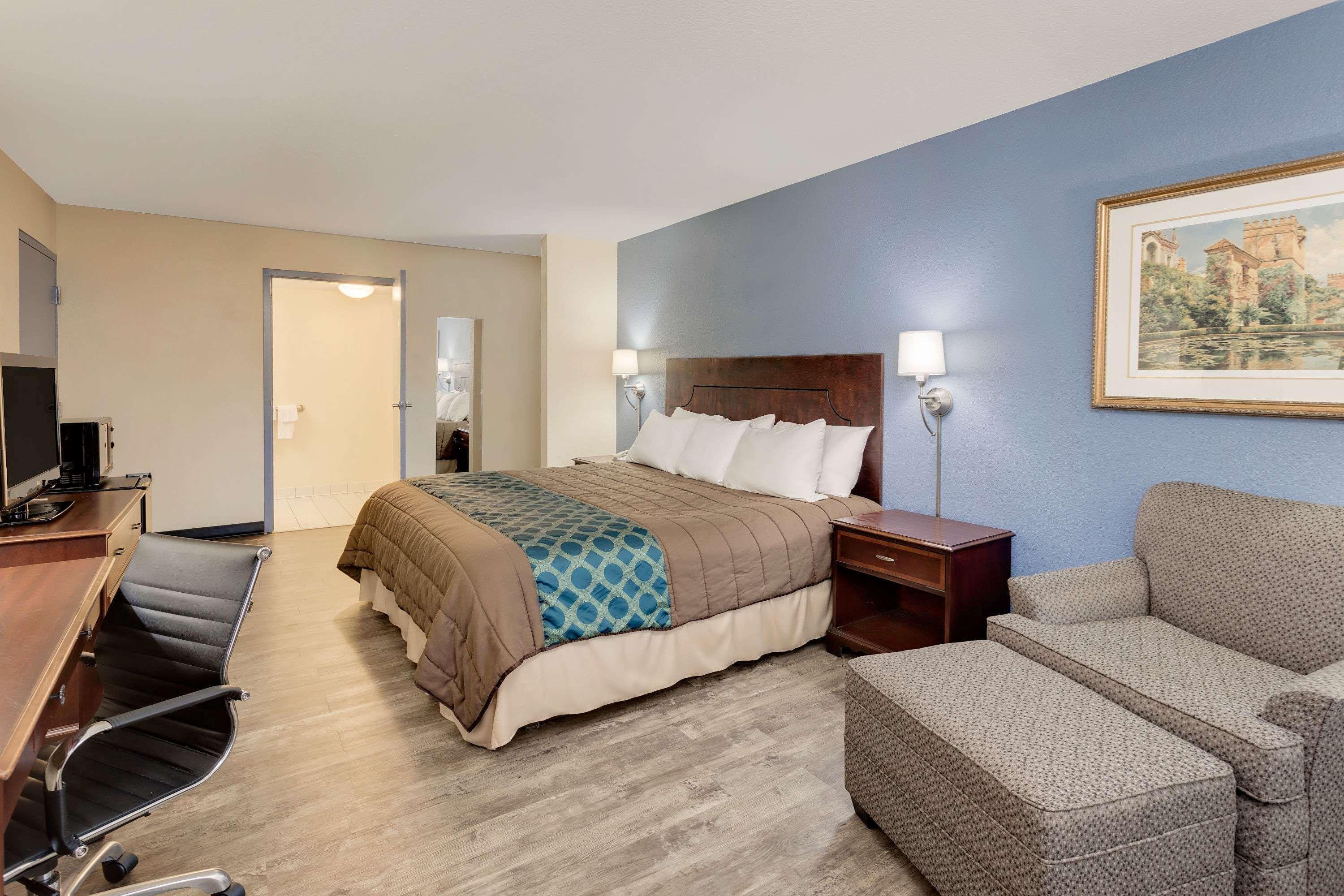 Days Inn By Wyndham Montgomery Near Aum Extérieur photo