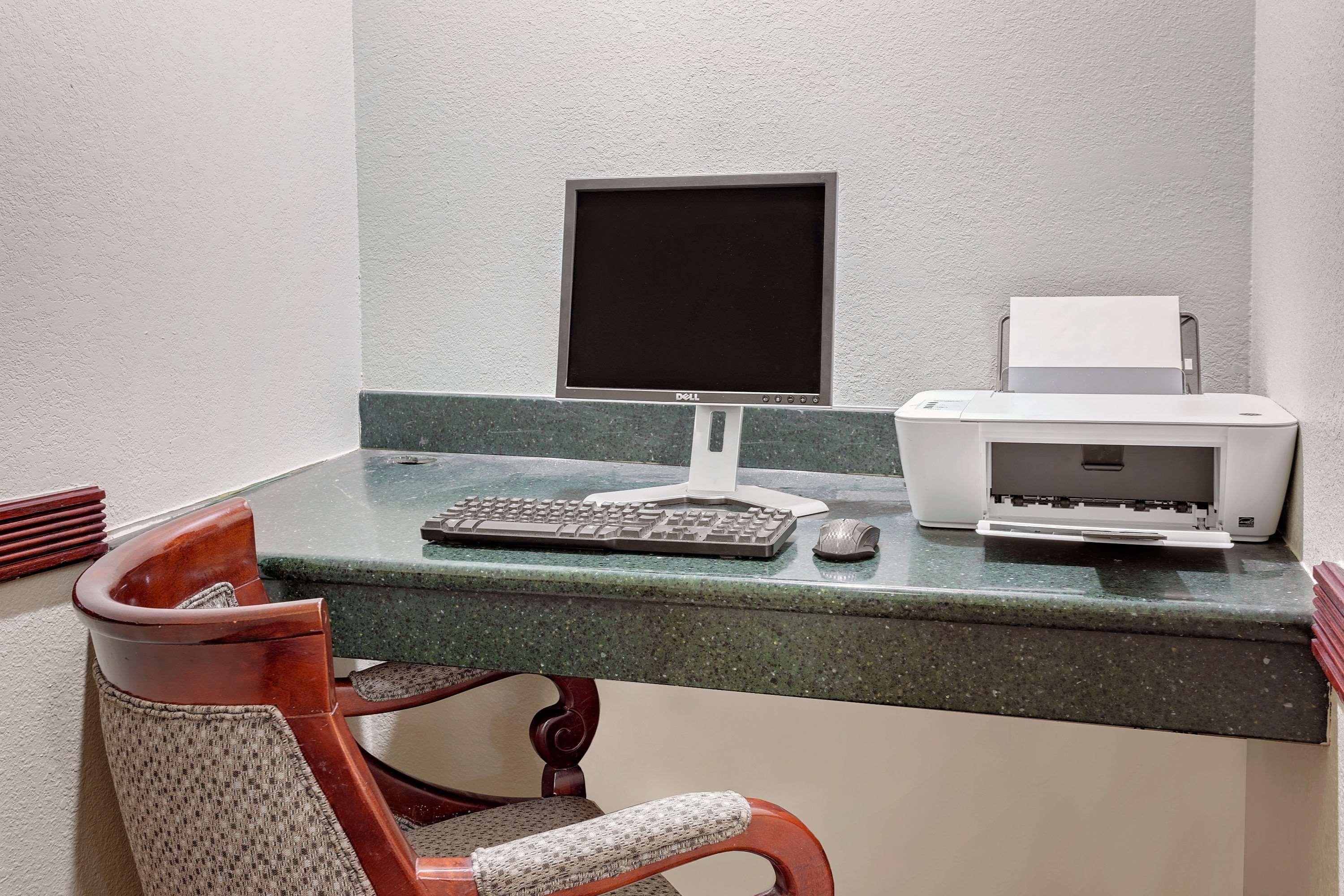 Days Inn By Wyndham Montgomery Near Aum Extérieur photo