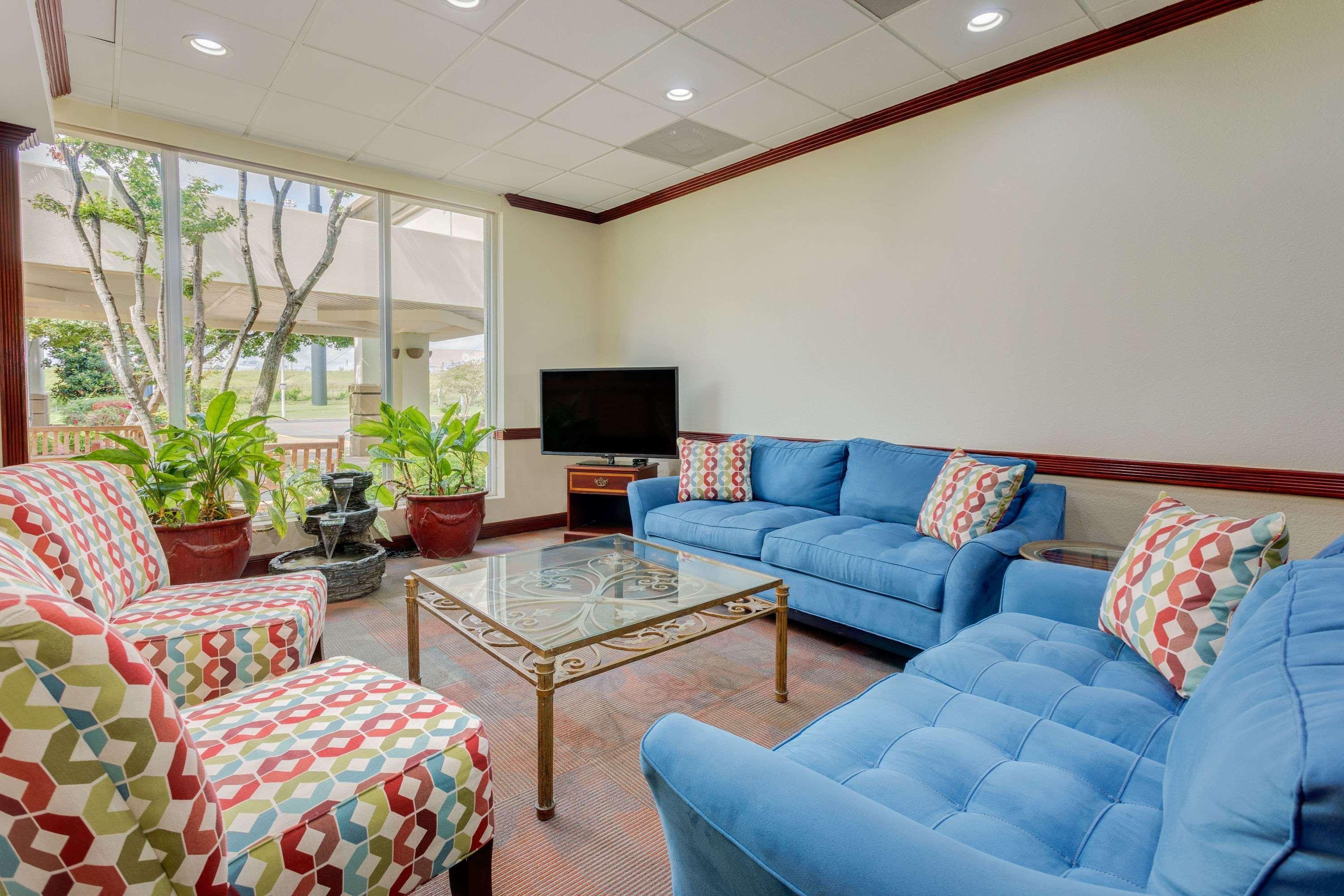 Days Inn By Wyndham Montgomery Near Aum Extérieur photo