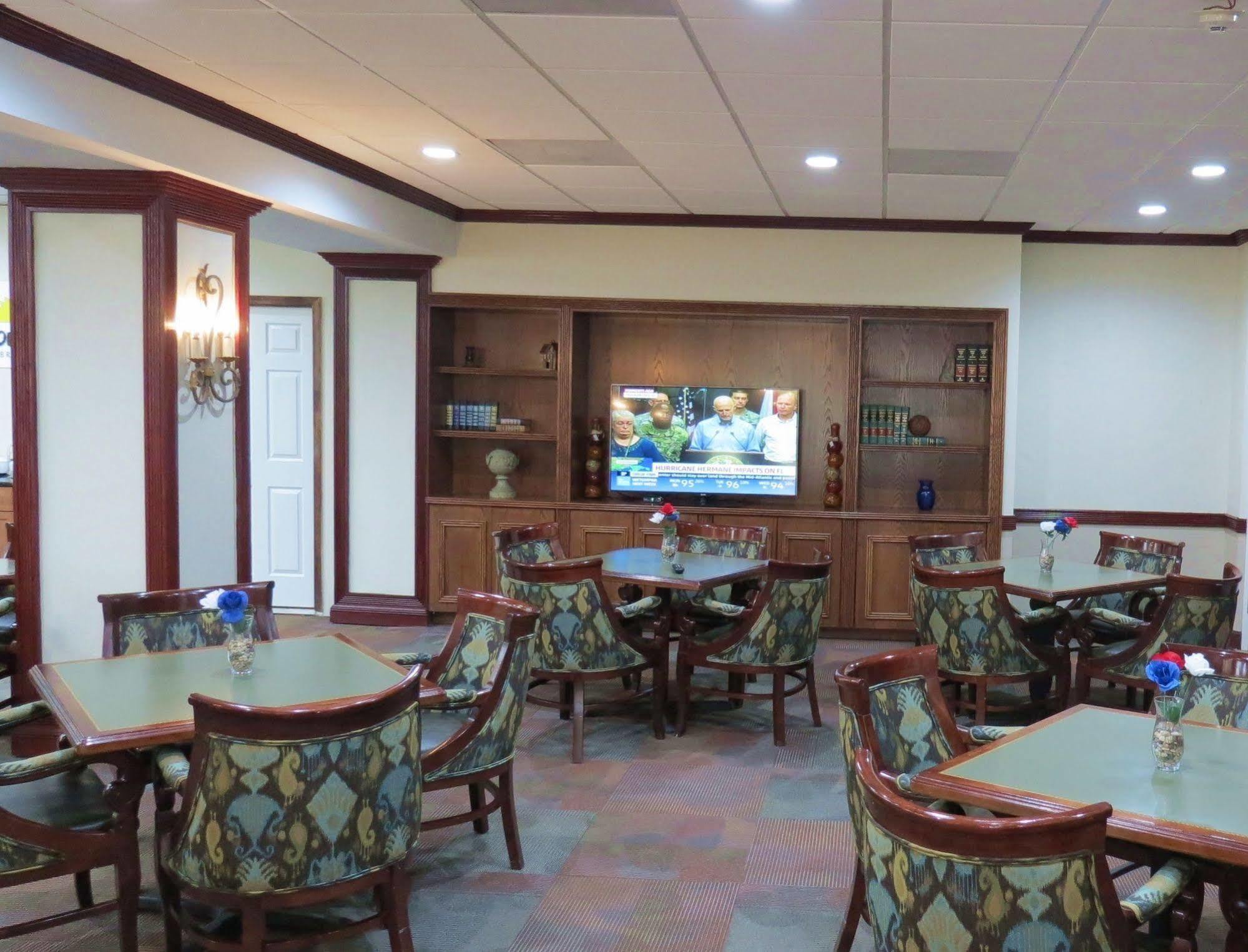 Days Inn By Wyndham Montgomery Near Aum Extérieur photo