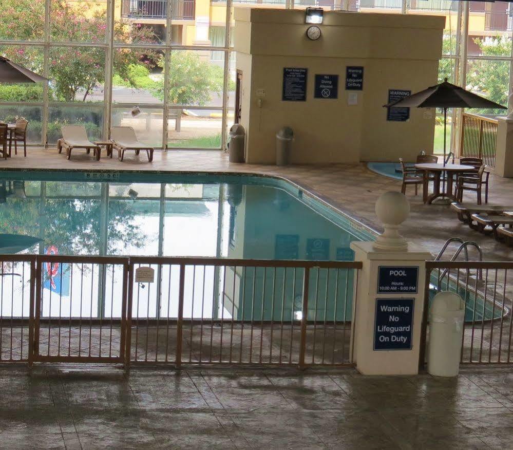 Days Inn By Wyndham Montgomery Near Aum Extérieur photo